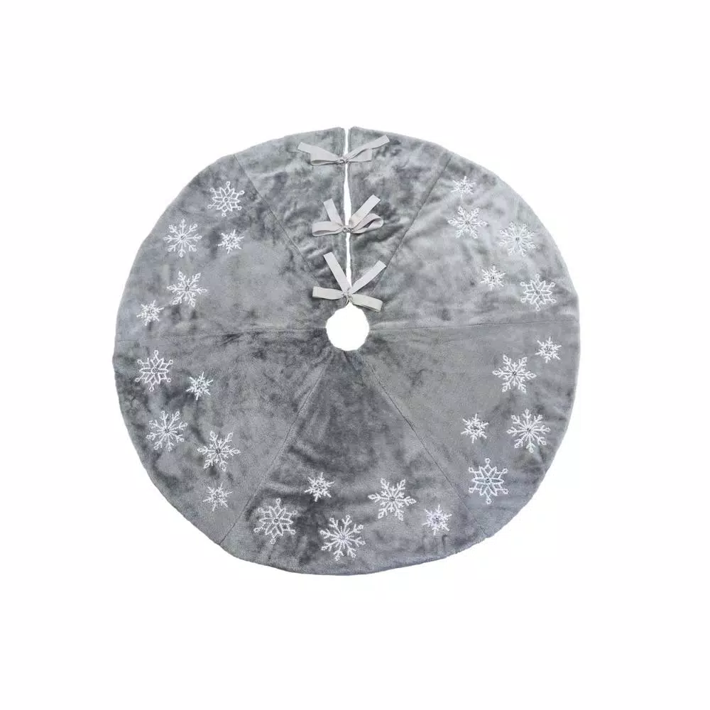 Manor Luxe 56 In. Snowflake Sequin Soft Plush Furry Round Christmas Tree Skirt In Grey 1 Manor Luxe 56 In. Snowflake Sequin Soft Plush Furry Round Christmas Tree Skirt In Grey